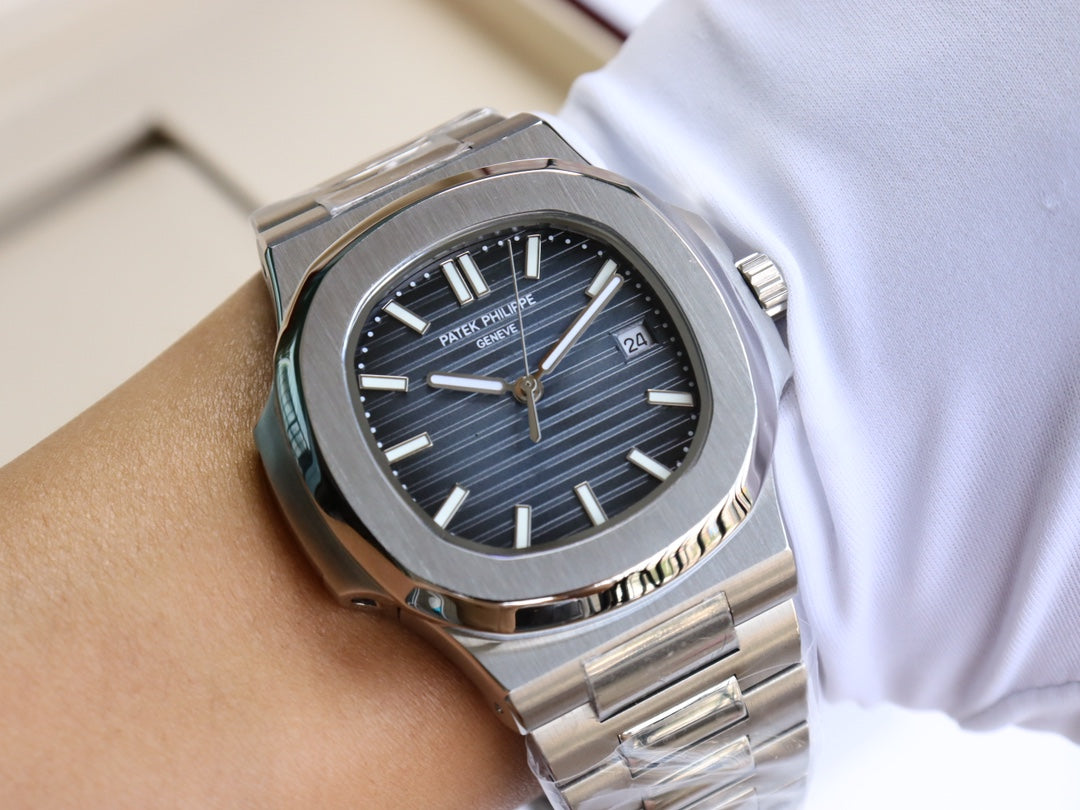 Patek Philippe Nautilus Series Automatic Winding Watch with a Diameter of 40mm X 9.8mm
