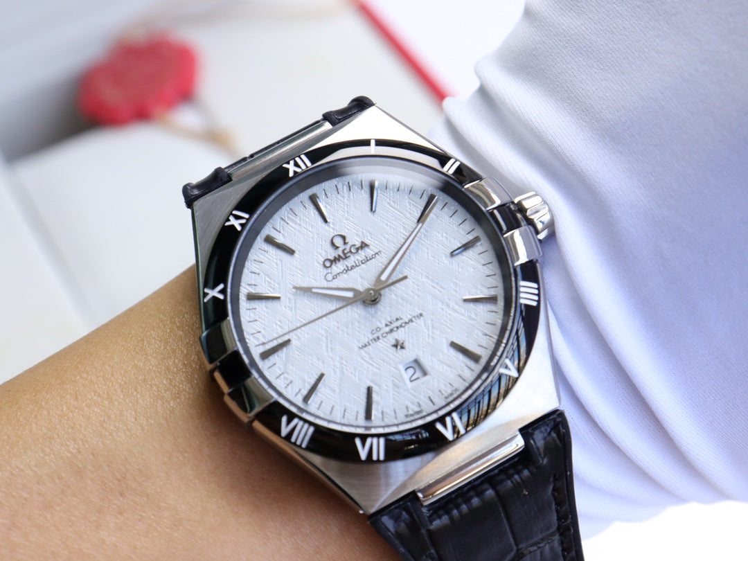 Omega Constellation series automatic winding watch, diameter 41 mm.