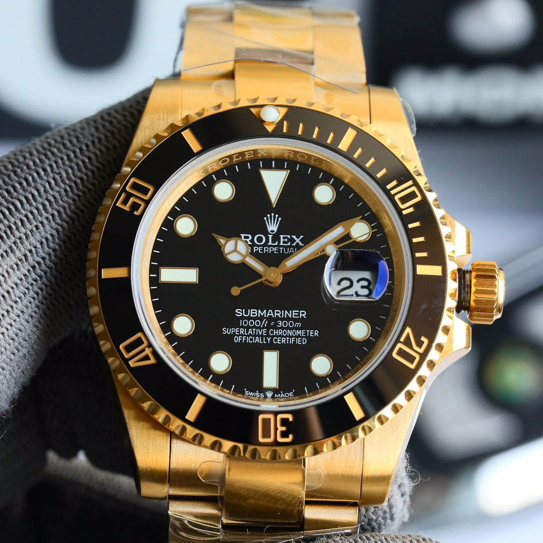 Rolex Submariner automatic watch, 40 mm in diameter