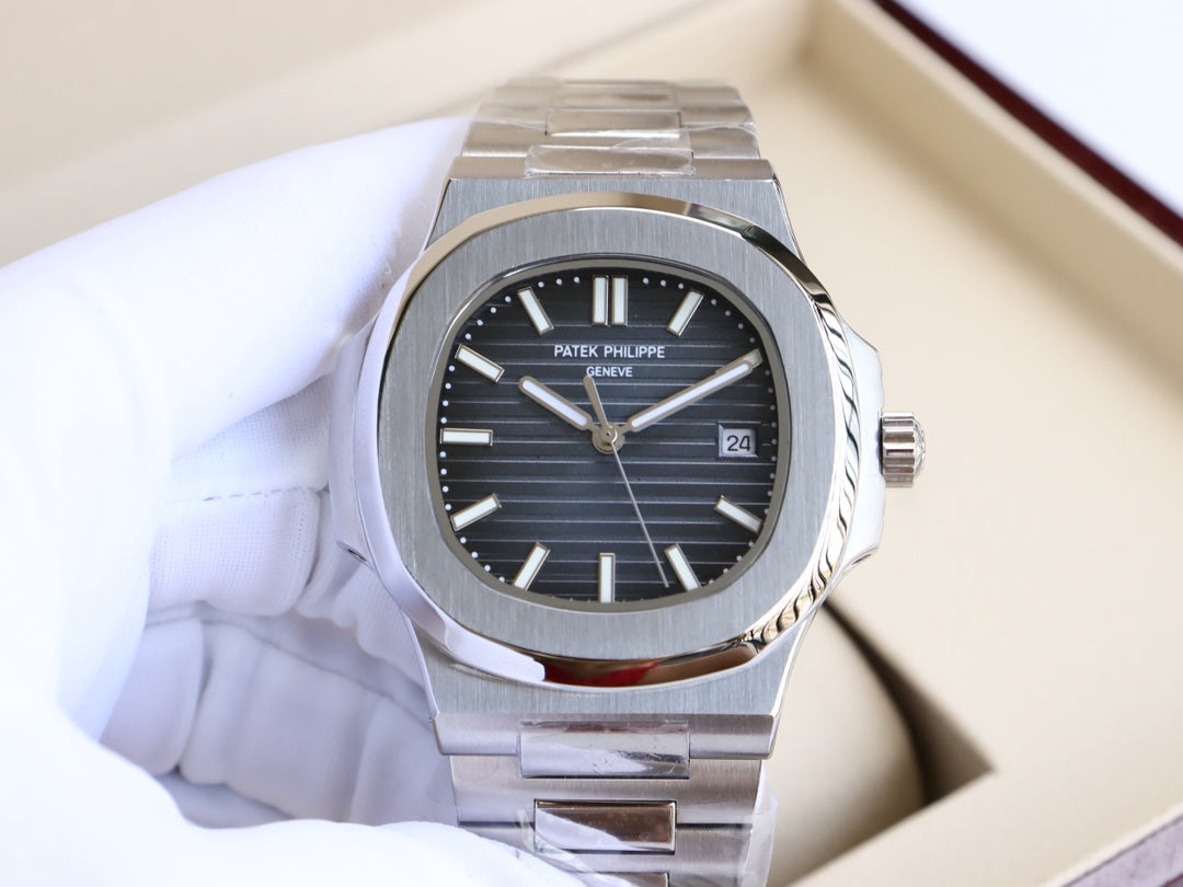 Patek Philippe Nautilus Series Automatic Winding Watch with a Diameter of 40mm X 9.8mm
