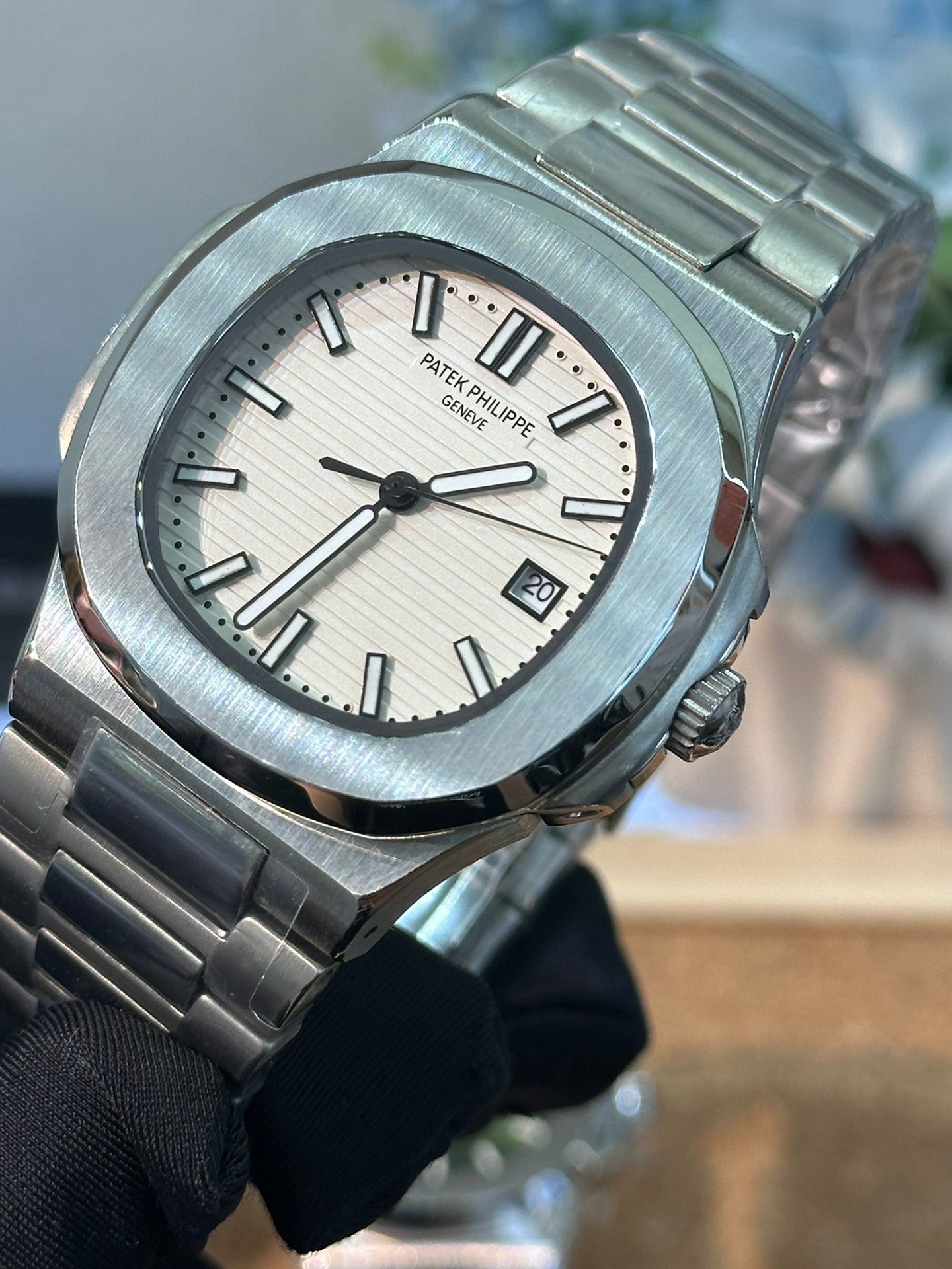Patek Philippe Nautilus Series Automatic Winding Watch with a Diameter of 40mm X 9.8mm