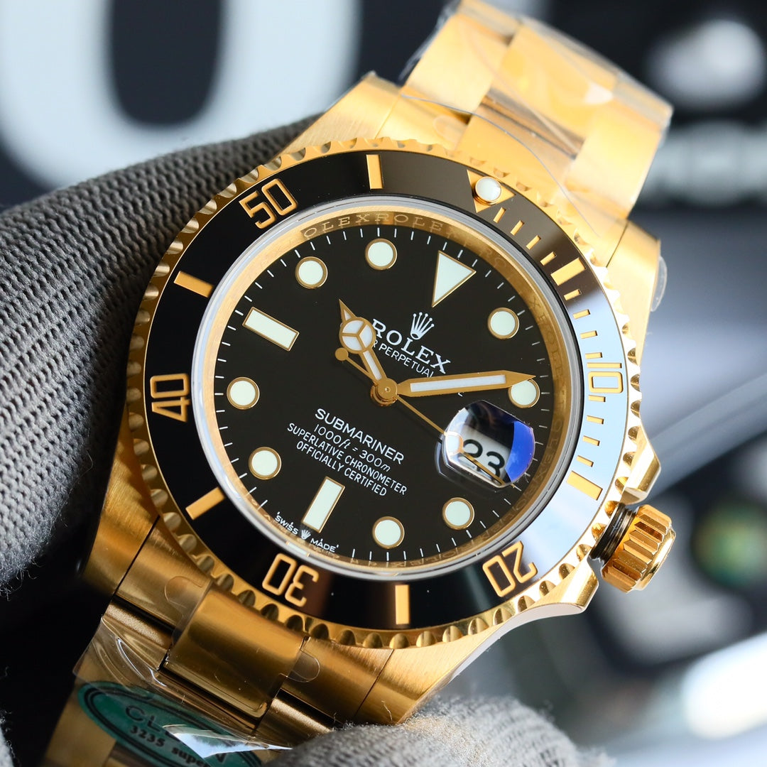 Rolex Submariner automatic watch, 40 mm in diameter