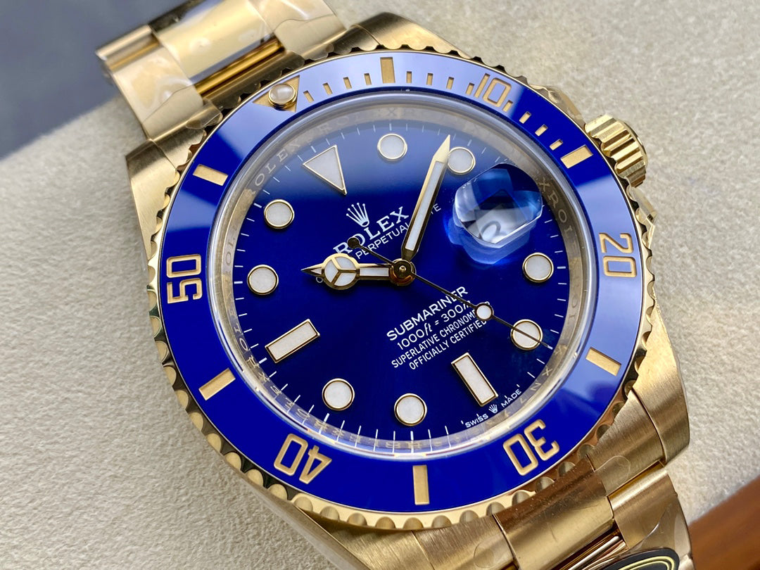 Rolex Submariner series automatic winding watch, diameter 41 mm.