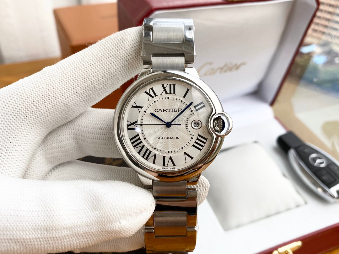 Cartier's blue balloon series automatic winding watch with a diameter of 42mm.