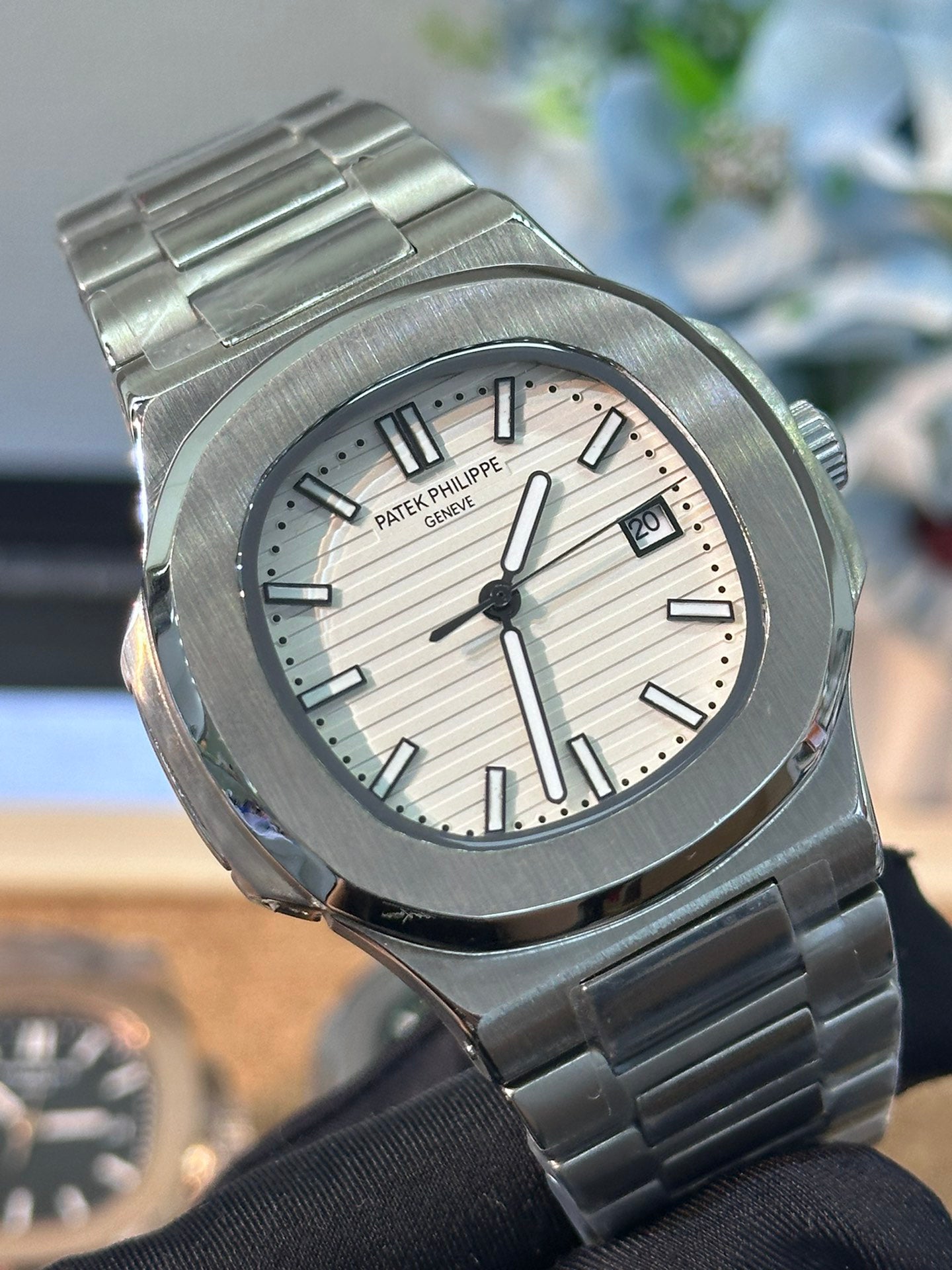 Patek Philippe Nautilus Series Automatic Winding Watch with a Diameter of 40mm X 9.8mm