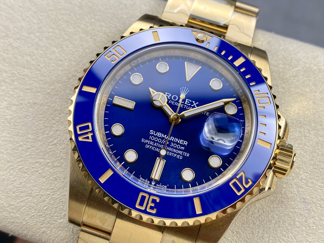 Rolex Submariner series automatic winding watch, diameter 41 mm.