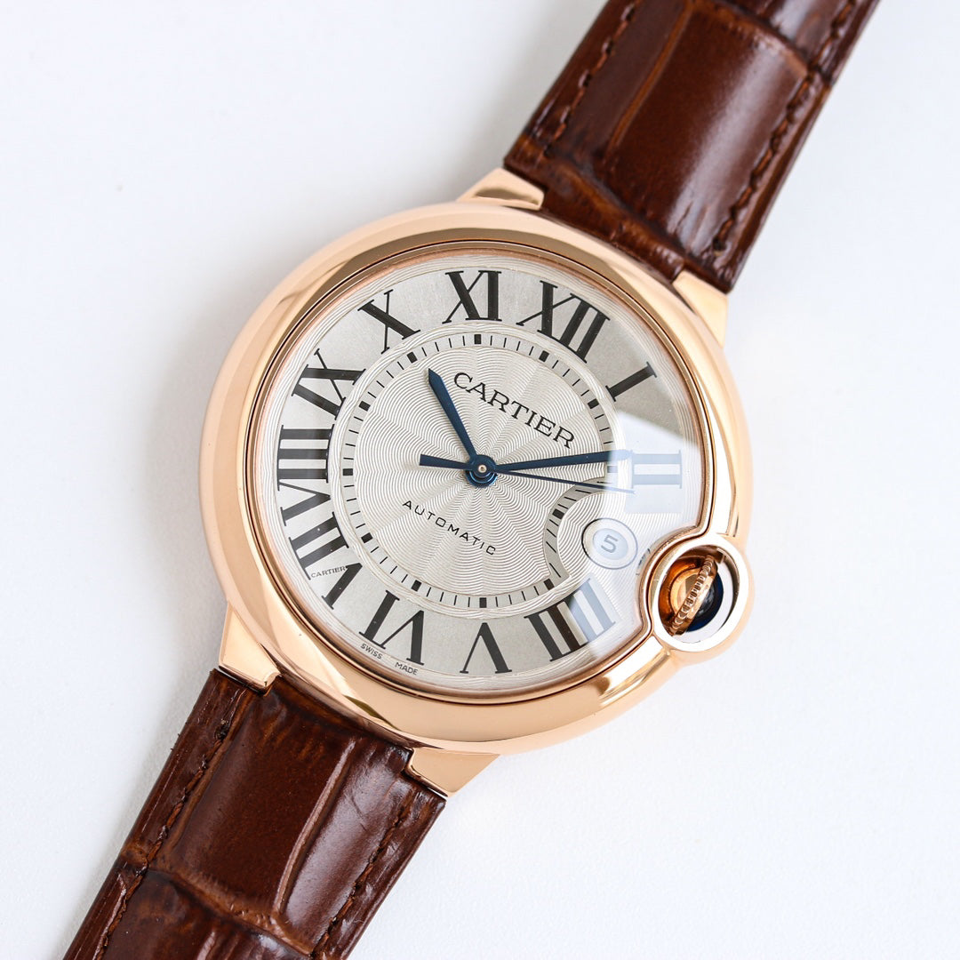 Cartier's blue balloon series automatic winding watch with a diameter of 42mm.