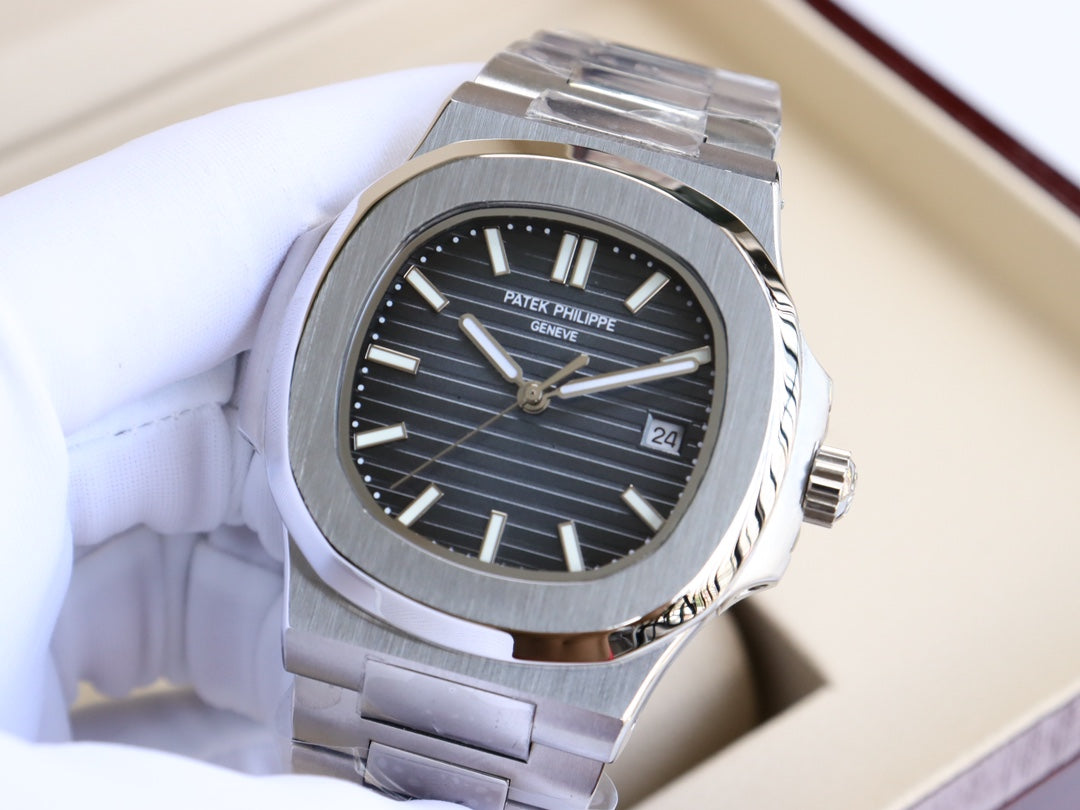 Patek Philippe Nautilus Series Automatic Winding Watch with a Diameter of 40mm X 9.8mm