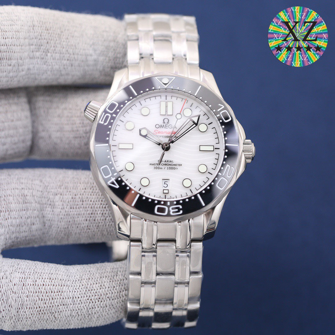 Omega Seamaster automatic watch, diameter 42 mm.