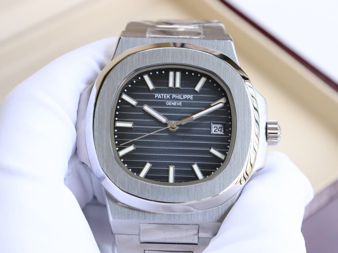 Patek Philippe Nautilus Series Automatic Winding Watch with a Diameter of 40mm X 9.8mm