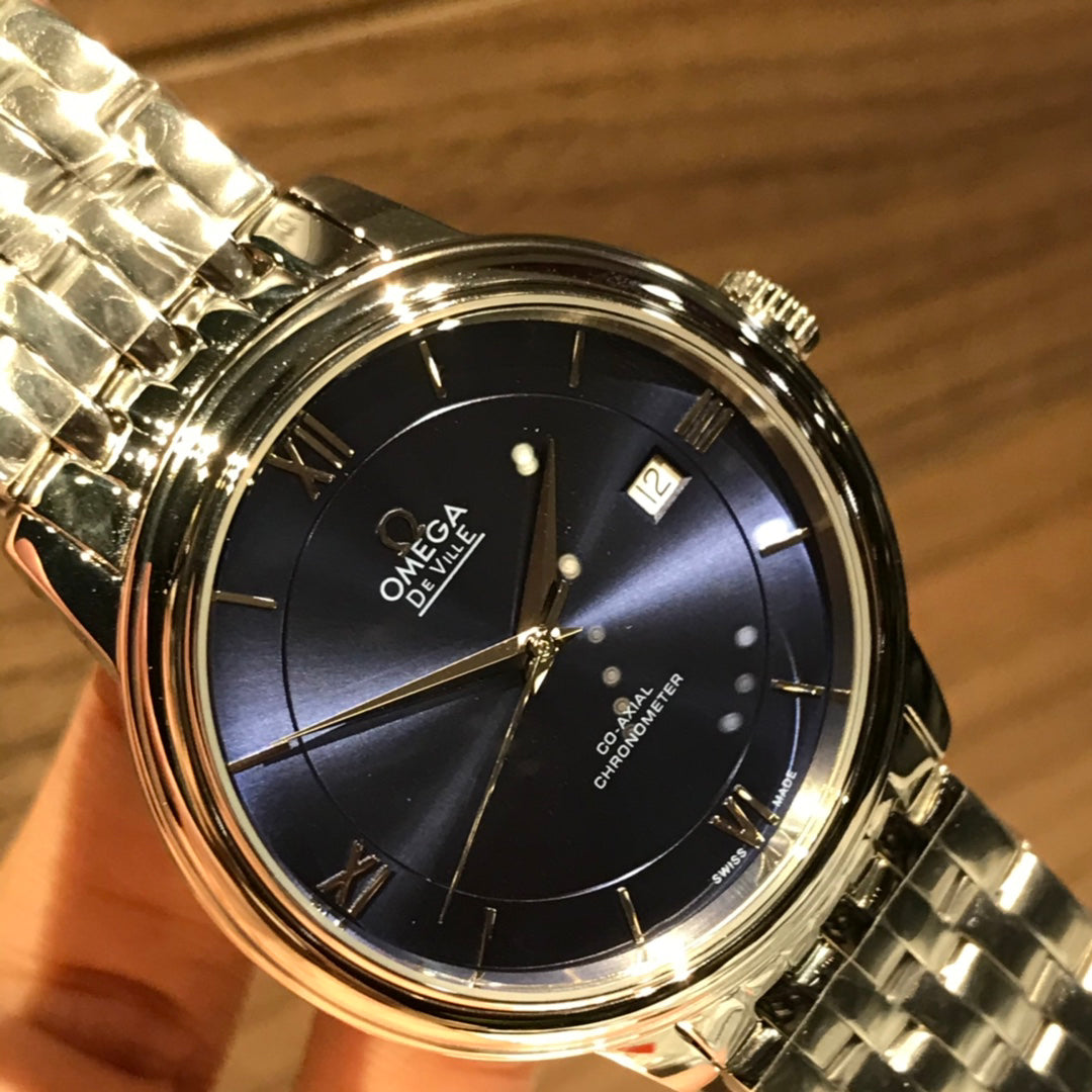 Omega De Ville series automatic winding watch, diameter 39.5 mm.
