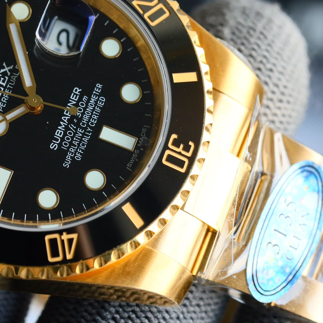 Rolex Submariner automatic watch, 40 mm in diameter