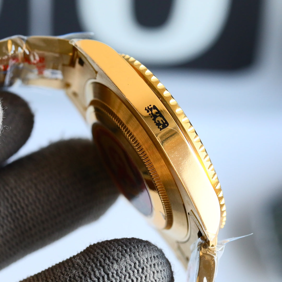 Rolex Submariner automatic watch, 40 mm in diameter