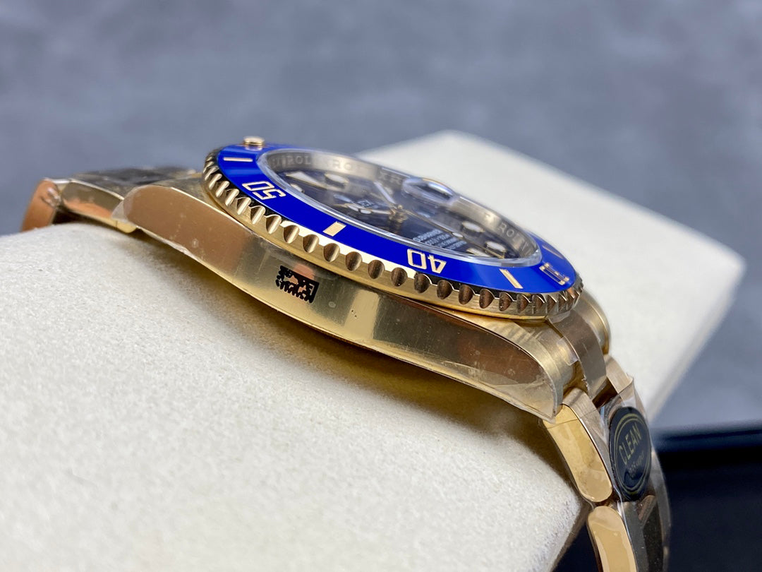 Rolex Submariner series automatic winding watch, diameter 41 mm.