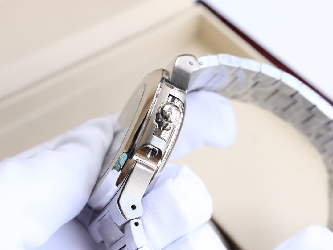 Patek Philippe Nautilus Series Automatic Winding Watch with a Diameter of 40mm X 9.8mm