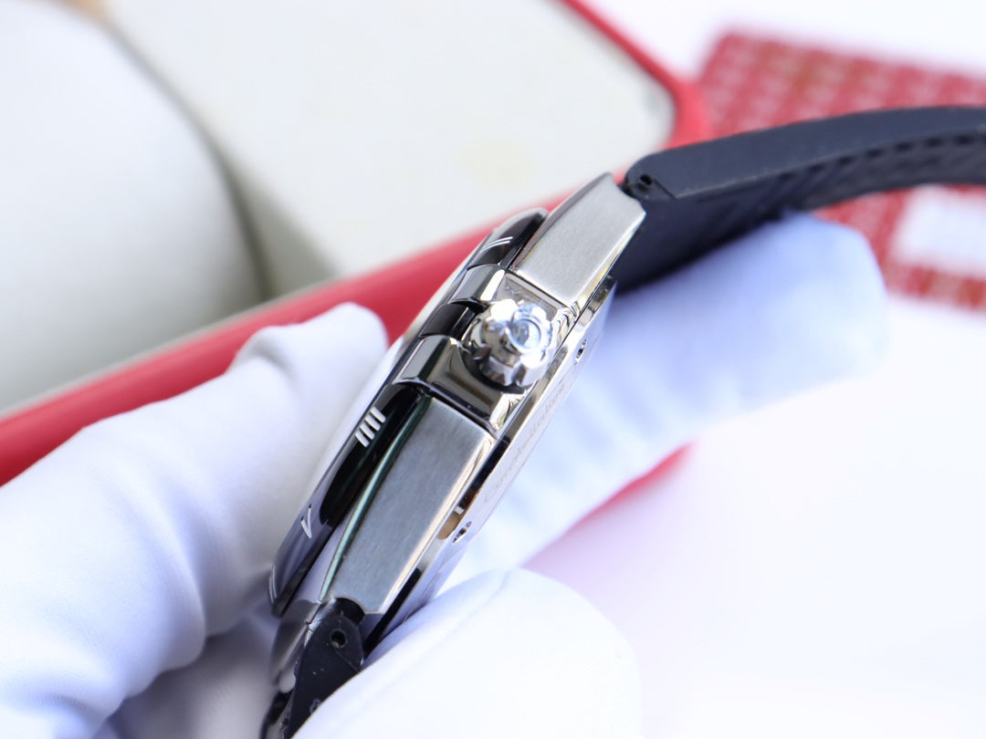Omega Constellation series automatic winding watch, diameter 41 mm.