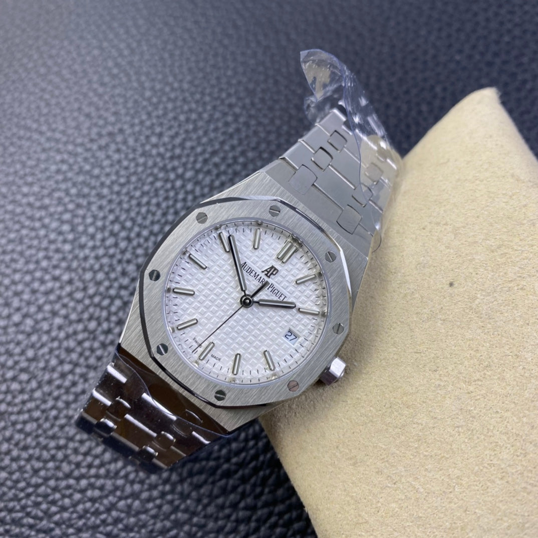 Audemars Piguet Royal Oak automatic watch with a diameter of 34 mm