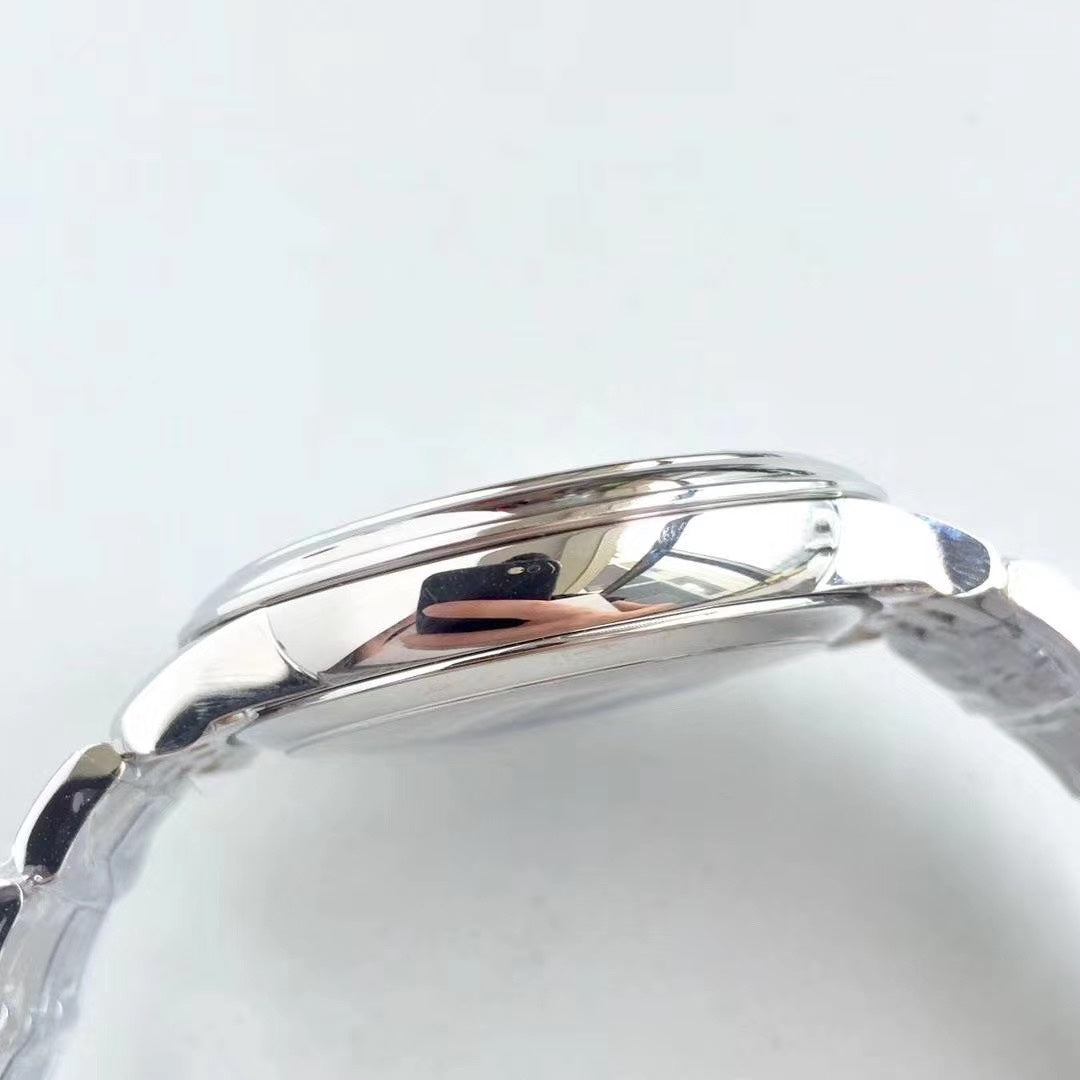 Omega De Ville series automatic winding watch, diameter 39.5 mm.