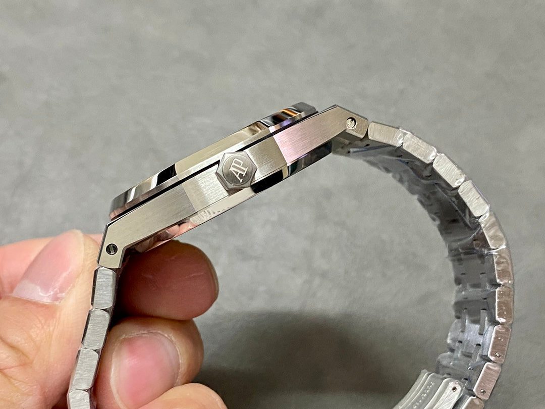 Audemars Piguet Royal Oak Series Automatic Winding Watch with a Diameter of 41mm X 10.4MM