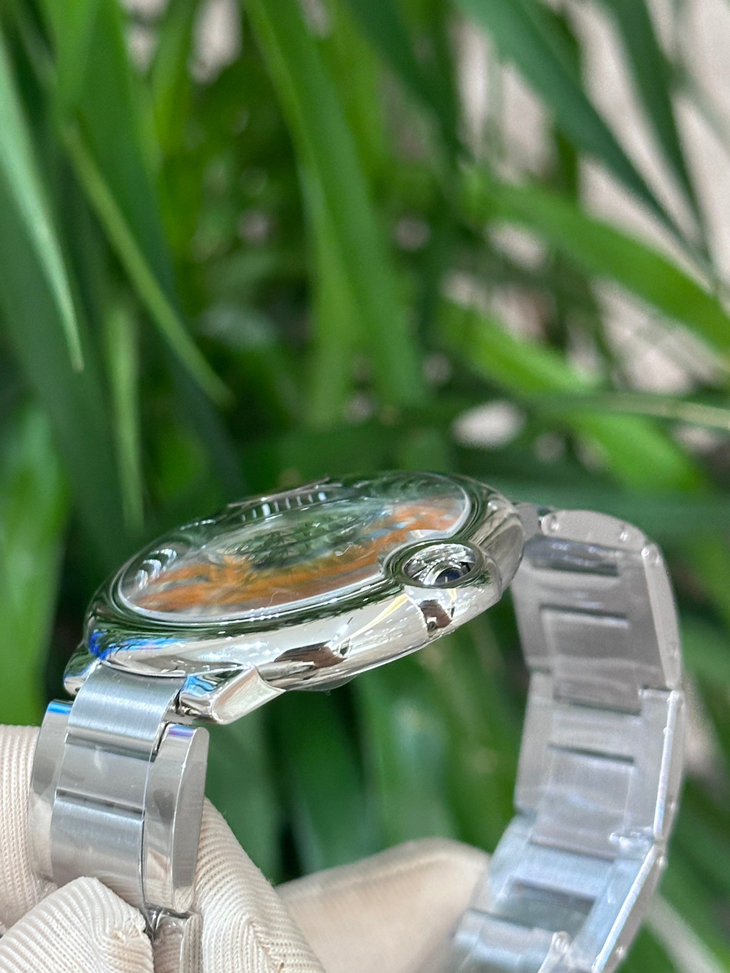 Cartier's blue balloon series automatic winding watch with a diameter of 42mm.