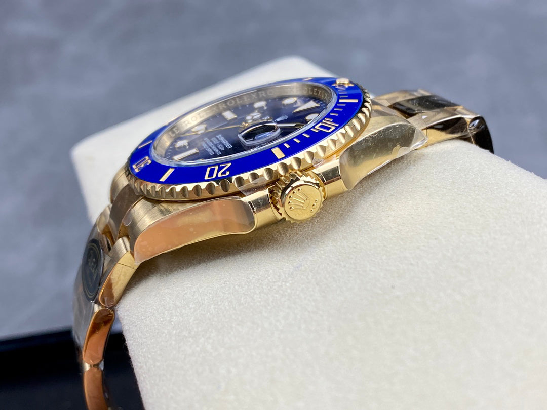 Rolex Submariner series automatic winding watch, diameter 41 mm.