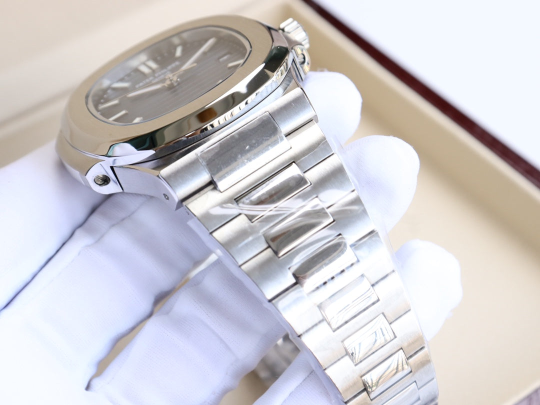 Patek Philippe Nautilus Series Automatic Winding Watch with a Diameter of 40mm X 9.8mm