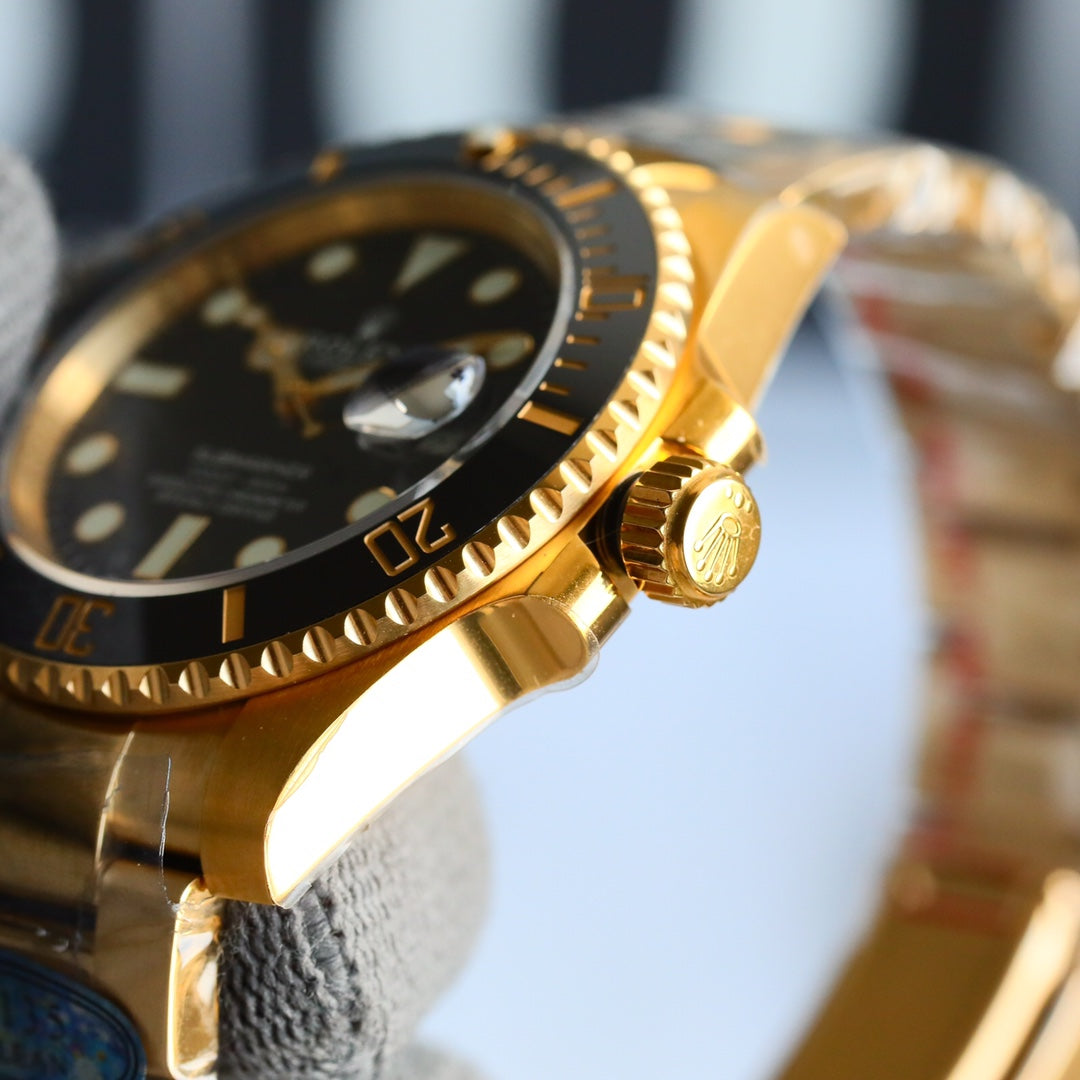 Rolex Submariner automatic watch, 40 mm in diameter