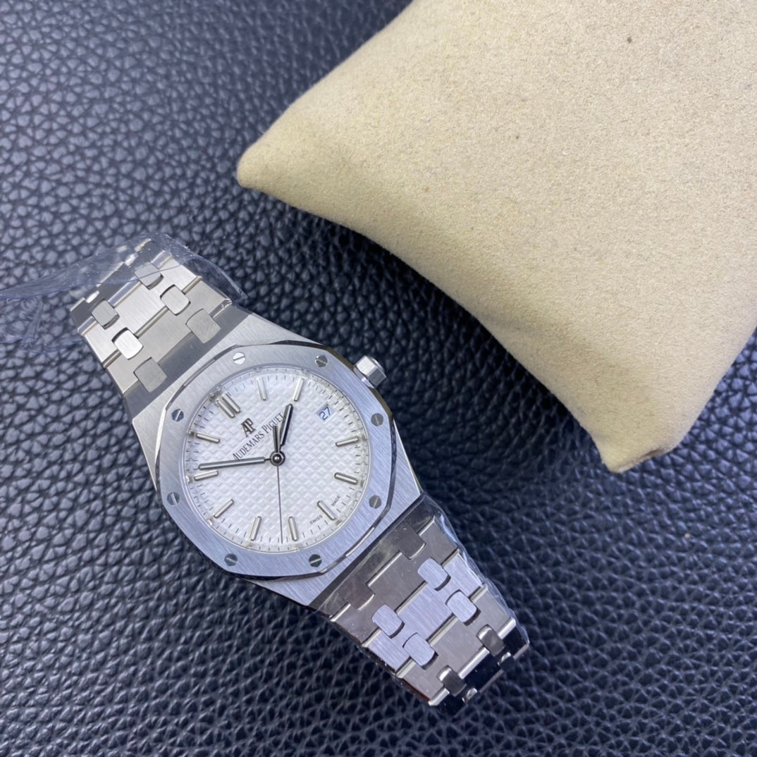 Audemars Piguet Royal Oak automatic watch with a diameter of 34 mm