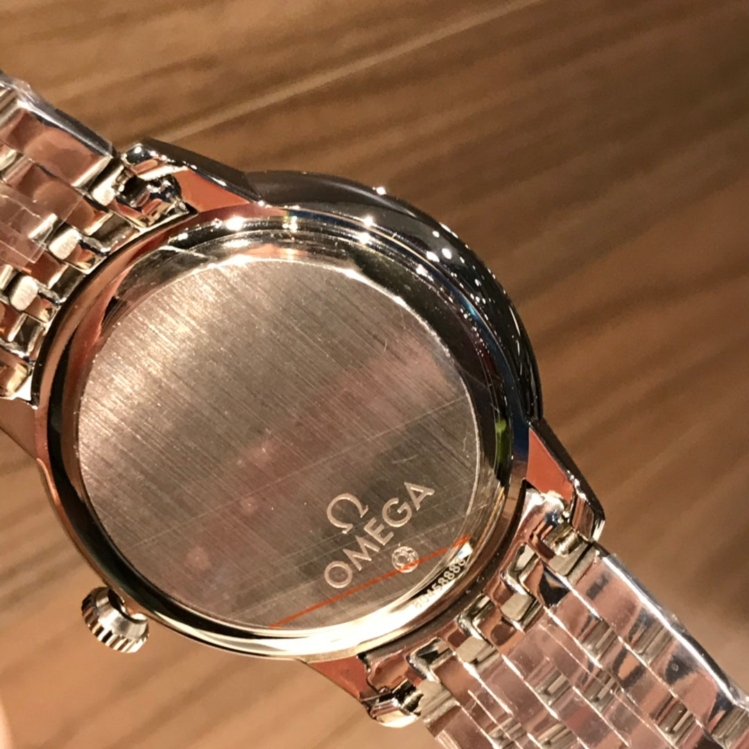 Omega De Ville series automatic winding watch, diameter 39.5 mm.
