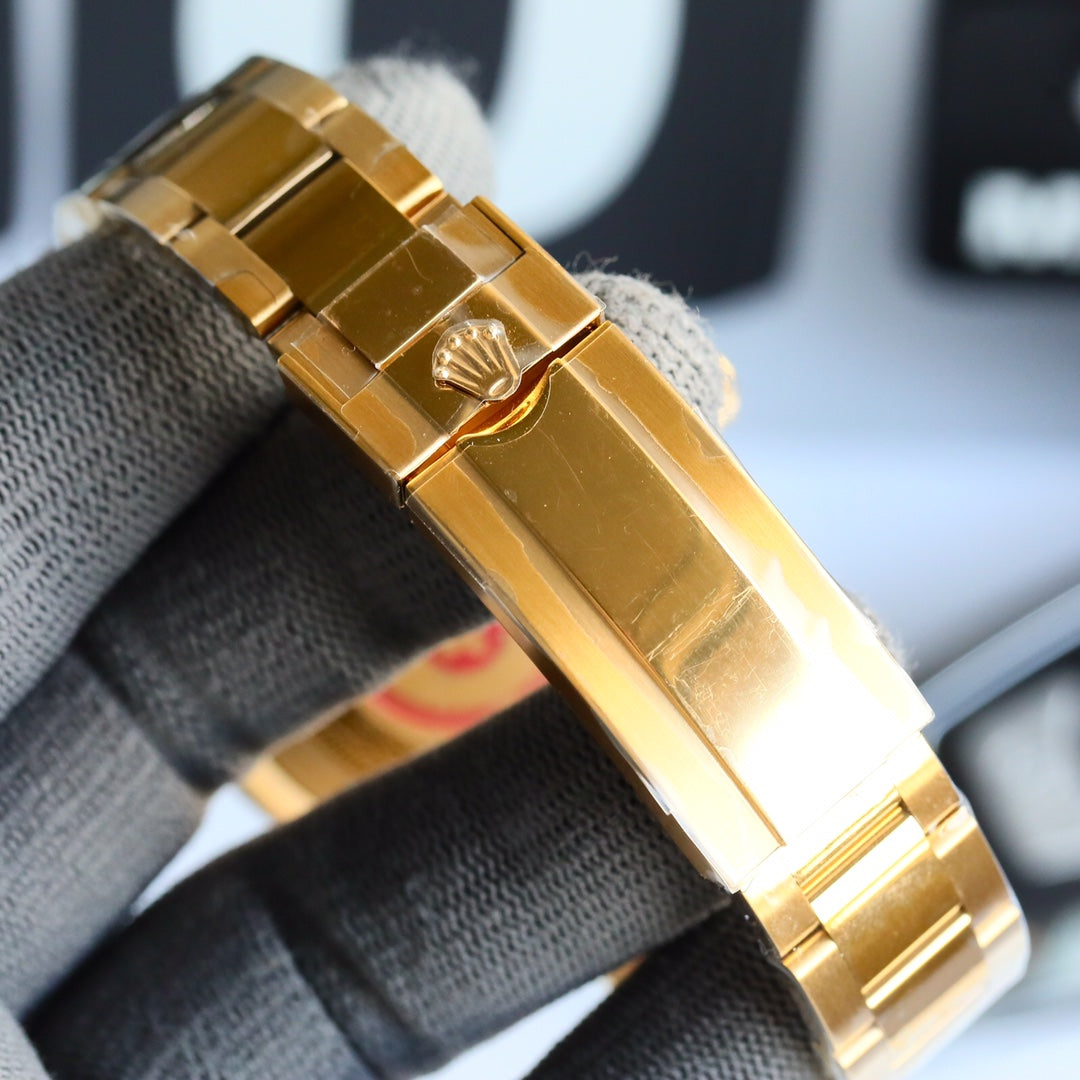 Rolex Submariner automatic watch, 40 mm in diameter