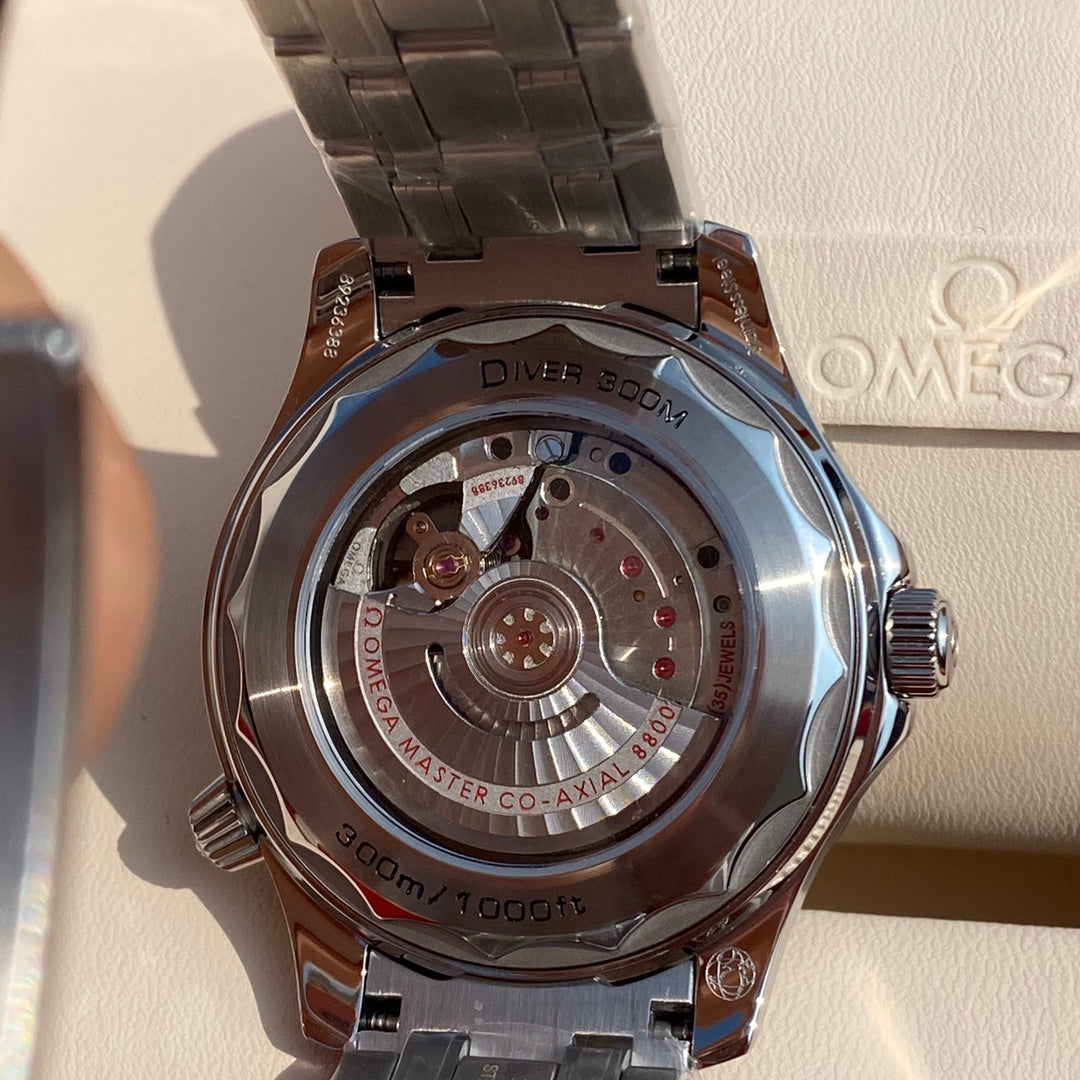 Omega Seamaster automatic watch, diameter 42 mm.