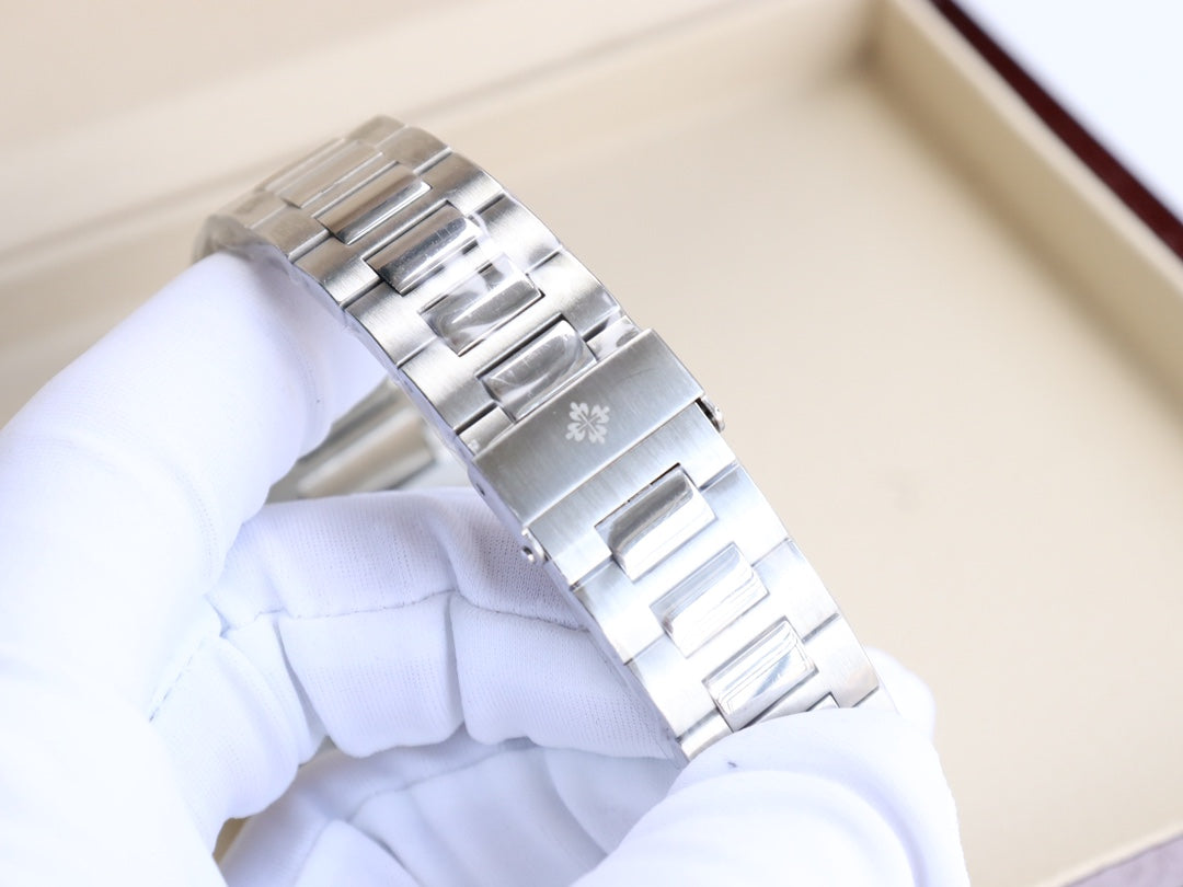 Patek Philippe Nautilus Series Automatic Winding Watch with a Diameter of 40mm X 9.8mm