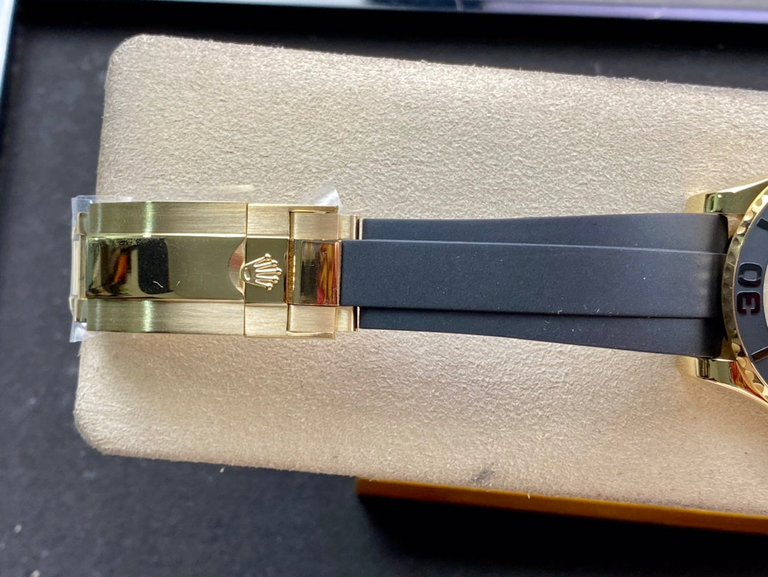 Rolex Yachting Series automatic watch, diameter 42 mm.
