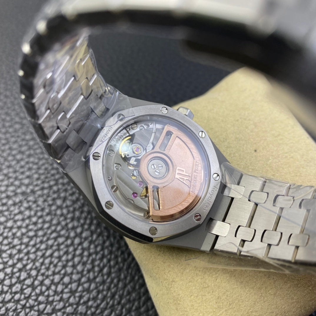 Audemars Piguet Royal Oak automatic watch with a diameter of 34 mm