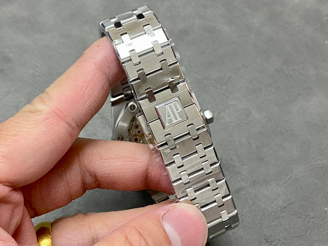 Audemars Piguet Royal Oak Series Automatic Winding Watch with a Diameter of 41mm X 10.4MM