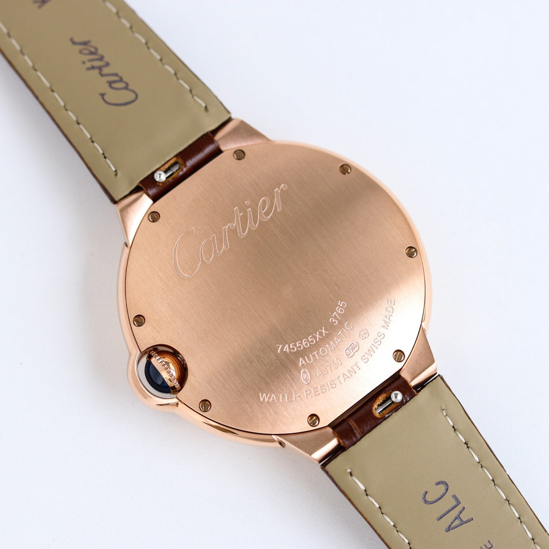 Cartier's blue balloon series automatic winding watch with a diameter of 42mm.