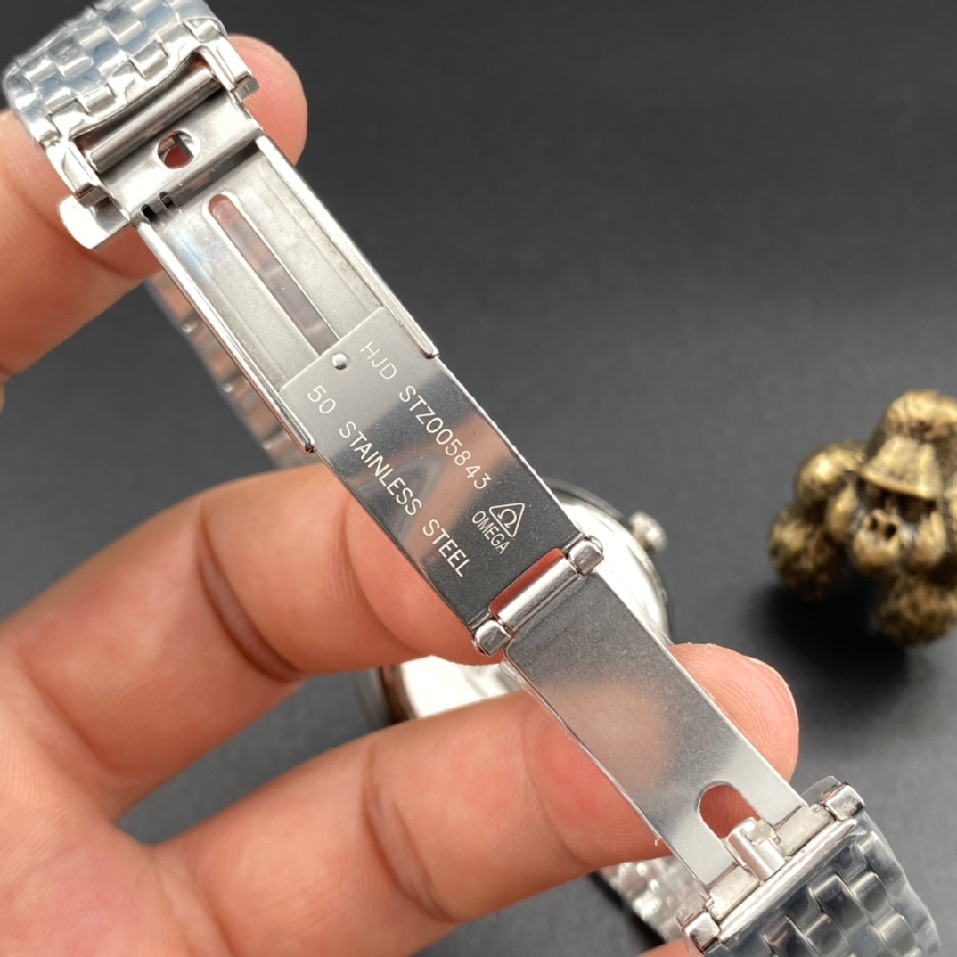 Omega De Ville series automatic winding watch, diameter 39.5 mm.