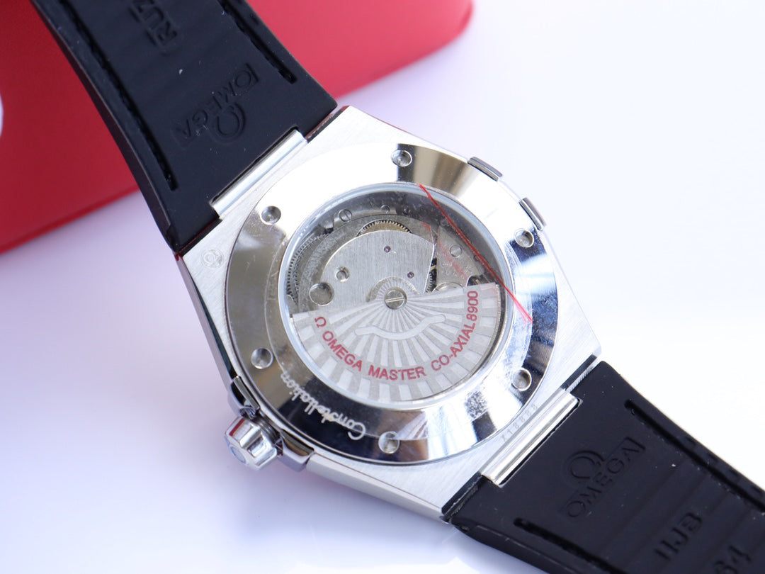 Omega Constellation series automatic winding watch, diameter 41 mm.