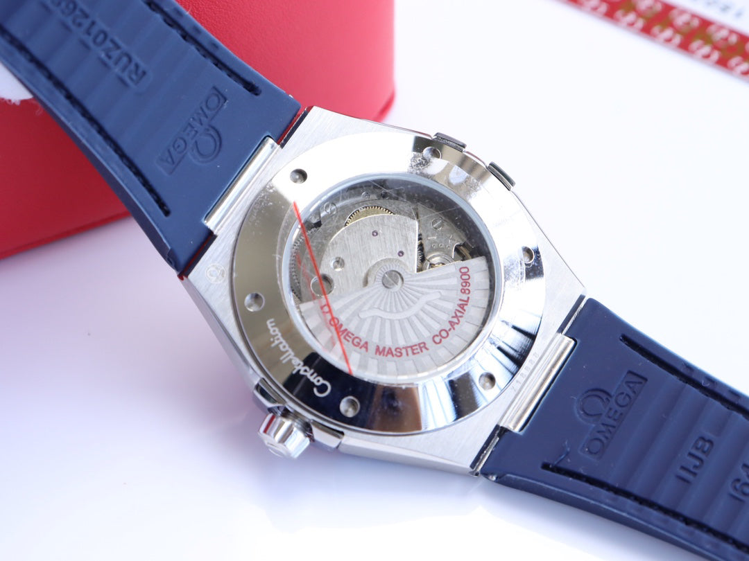 Omega Constellation series automatic winding watch, diameter 41 mm.
