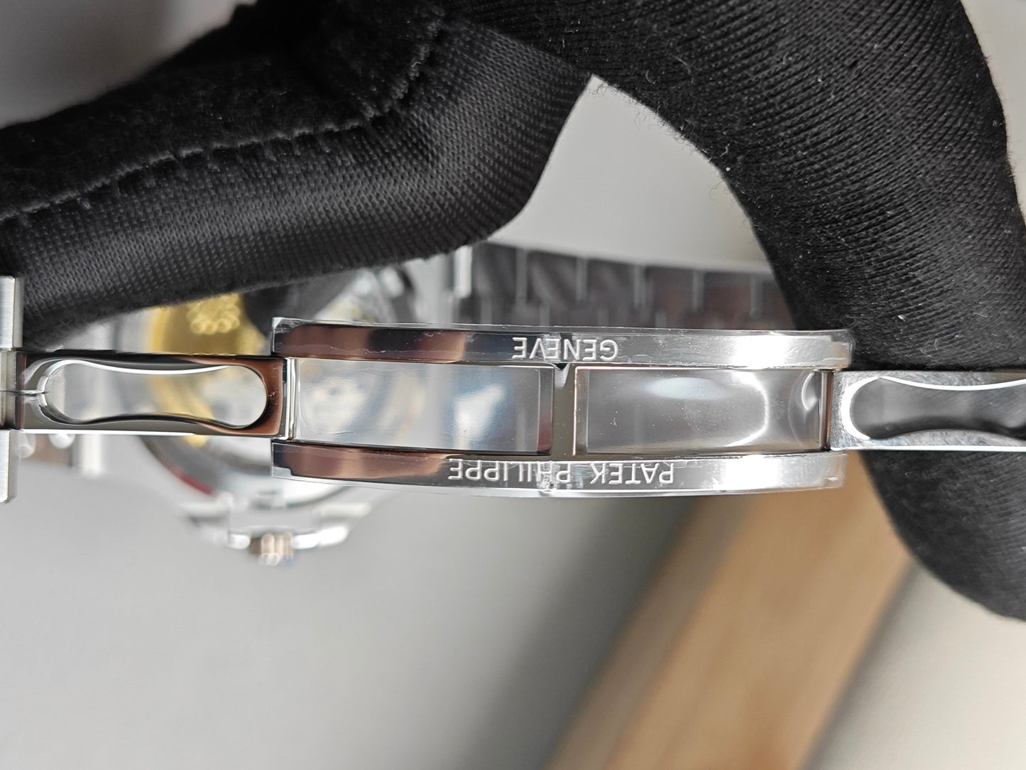 Patek Philippe Nautilus Series Automatic Winding Watch with a Diameter of 40mm X 9.8mm