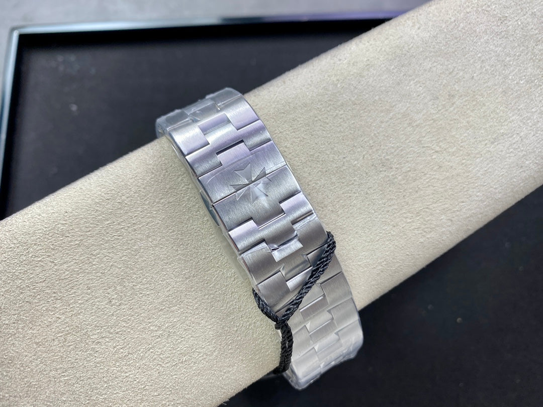 Vacheron Constantin Overseas Automatic Watch, 41mm Diameter